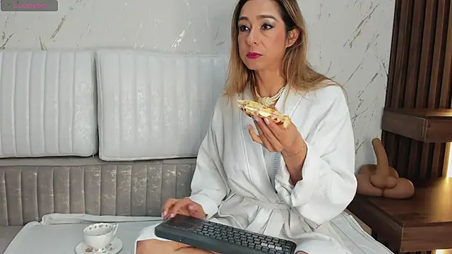Snapshot of Madam_Dalila chatting on 07.29.26 Madam Dalila online show from 07.29.26