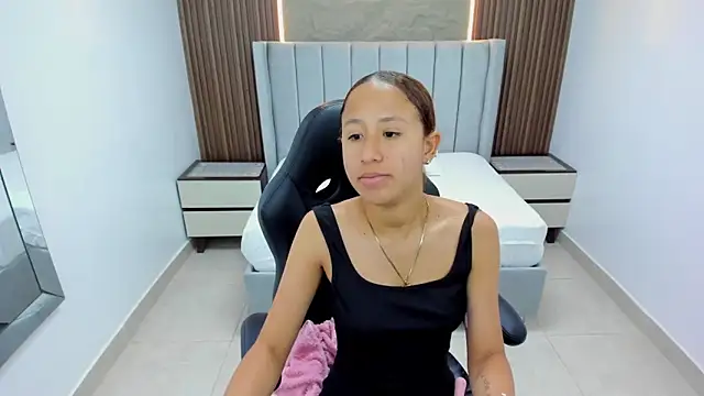LESLYSIMPSON online show from 05.14.26