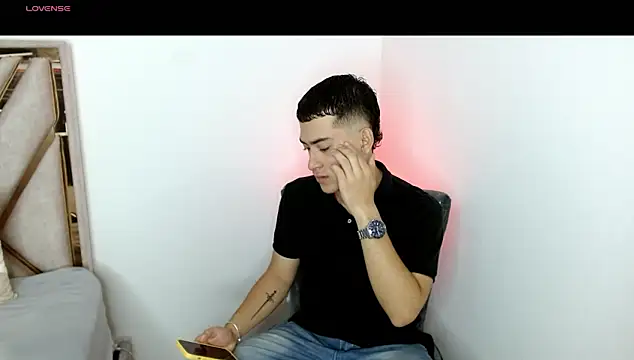 Snapshot of oliver___saint chatting on 03.01.26 oliver saint online show from 03.01.26