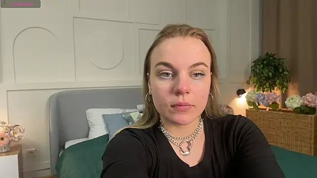 Glow Margo online show from 03.03.26