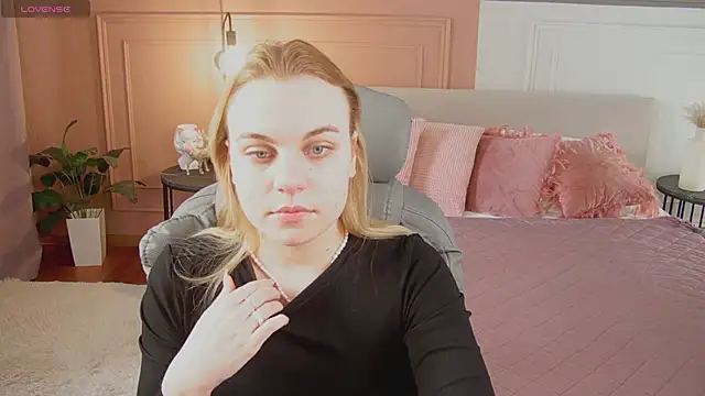 Glow Margo online show from 04.14.26