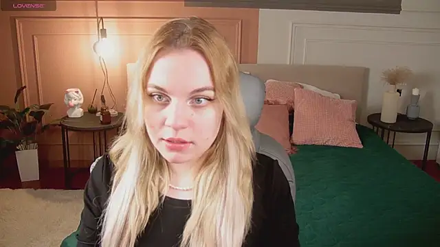 Glow Margo online show from 04.23.26