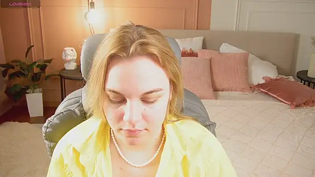 Glow Margo online show from 04.25.26