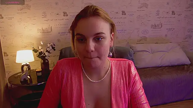 Glow Margo online show from 05.07.26