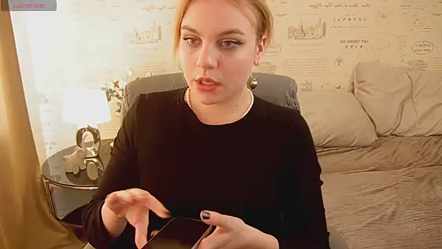 Glow Margo online show from 06.06.26