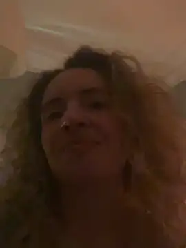 Snapshot of curlyirishgirl chatting on 02.25.26 curlyirishgirl online show from 02.25.26