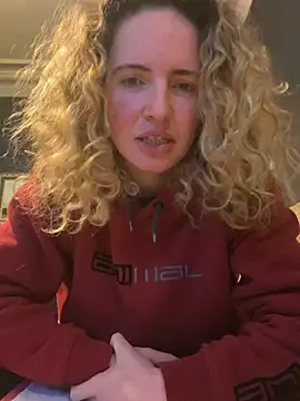 Snapshot of curlyirishgirl chatting on 03.02.26 curlyirishgirl online show from 03.02.26