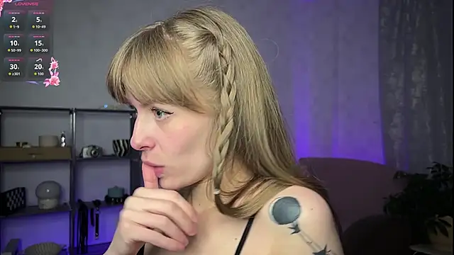 RosaMoore online show from 04.24.26