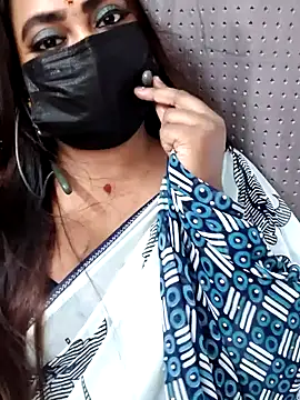 Snapshot of Cutie_Nila chatting on 04.08.26 Cutie Nila online show from 04.08.26