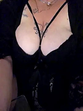 Snapshot of ludderlotta chatting on 04.27.26 ludderlotta online show from 04.27.26