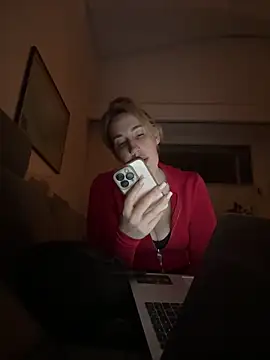 JuliaPrivat online show from 02.28.26