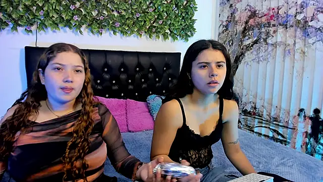 Snapshot of valeria_and_zoe chatting on 05.08.26 valeria and zoe online show from 05.08.26