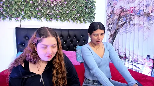 Snapshot of valeria_and_zoe chatting on 05.19.26 valeria and zoe online show from 05.19.26
