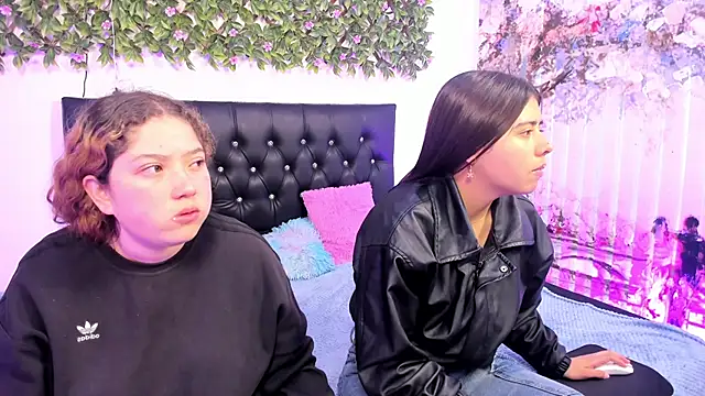 Snapshot of valeria_and_zoe chatting on 06.02.26 valeria and zoe online show from 06.02.26