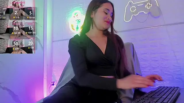  Macadamiia  online show from 04.17.26