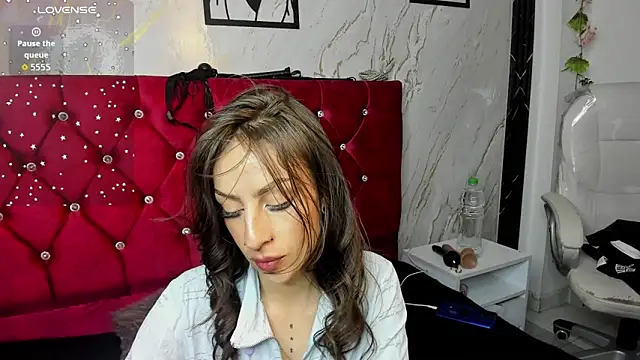 Snapshot of Miis_Beella chatting on 05.28.26 Miis Beella online show from 05.28.26
