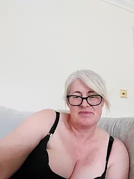 FlirtyFleur-x online show from 04.28.26
