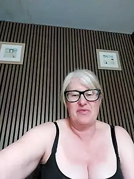 FlirtyFleur-x online show from 05.18.26
