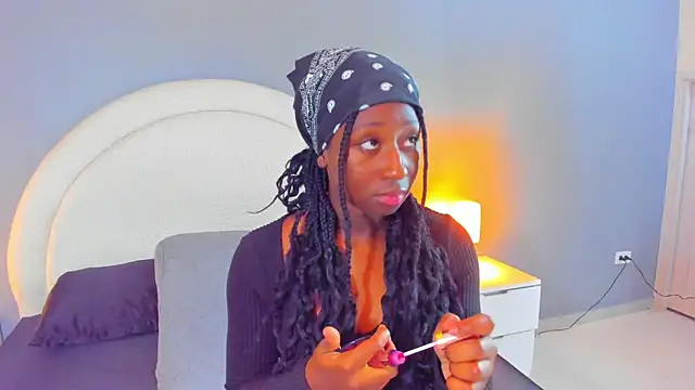 Snapshot of zoepinkett chatting on 02.28.26 zoepinkett online show from 02.28.26