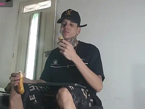 Snapshot of gabriel_reyes21 chatting on 07.03.26 gabriel reyes21 online show from 07.03.26