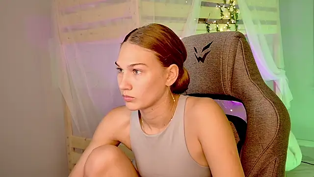 Snapshot of Sweet_Emilya chatting on 07.14.26 Sweet Emilya online show from 07.14.26