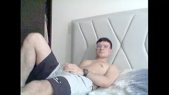 Snapshot of kamiloo1398 chatting on 02.26.26 kamiloo1398 online show from 02.26.26