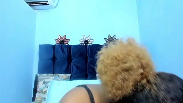 Snapshot of Saray_sexylove chatting on 07.19.26 Saray sexylove online show from 07.19.26