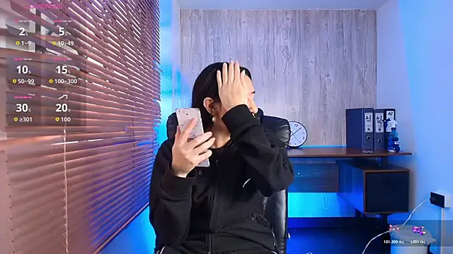 LilyRossi  online show from 04.23.26