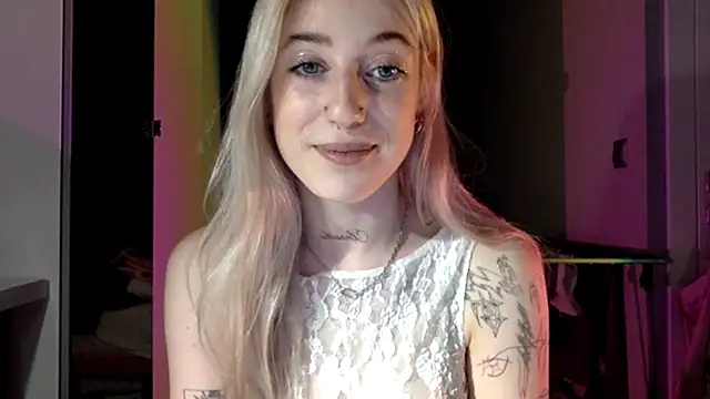 Snapshot of EmmyWet chatting on 04.23.26 EmmyWet online show from 04.23.26