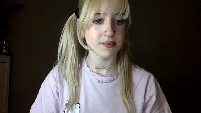 Snapshot of EmmyWet chatting on 05.01.26 EmmyWet online show from 05.01.26