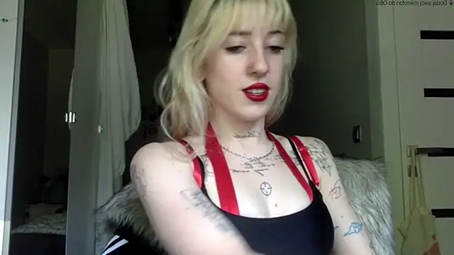 Snapshot of EmmyWet chatting on 05.14.26 EmmyWet online show from 05.14.26