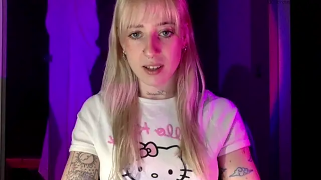 Snapshot of EmmyWet chatting on 05.22.26 EmmyWet online show from 05.22.26