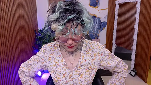 Snapshot of Lyra_tay chatting on 07.15.26 Lyra tay online show from 07.15.26