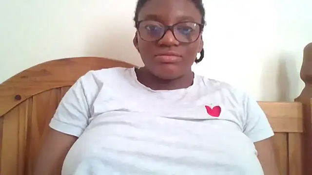 Snapshot of SexyGemBeauty chatting on 06.14.26 SexyGemBeauty online show from 06.14.26
