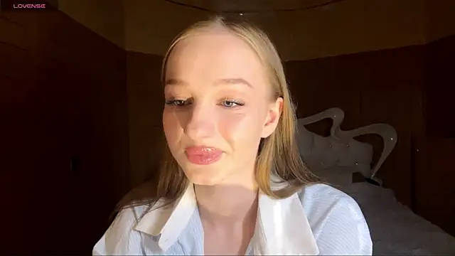 Anika Socutehe online show from 04.22.26