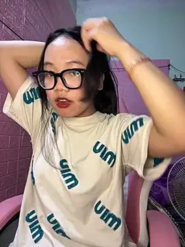 Snapshot of Leeeeiu chatting on 03.02.26 Leeeeiu online show from 03.02.26