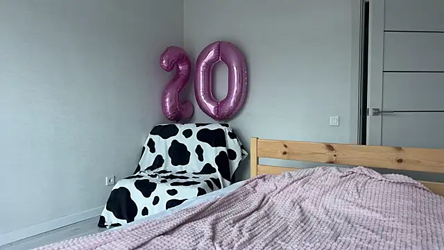 Lolatatee online show from 04.01.26