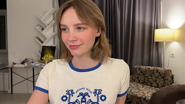 Snapshot of Lolatatee chatting on 05.17.26 Lolatatee online show from 05.17.26