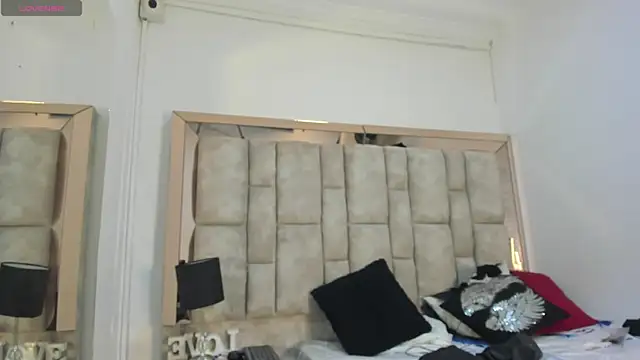 Titan Moreno  online show from 03.31.26