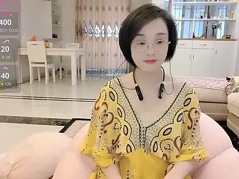 Snapshot of Nana-NN chatting on 04.16.26 Nana-NN online show from 04.16.26