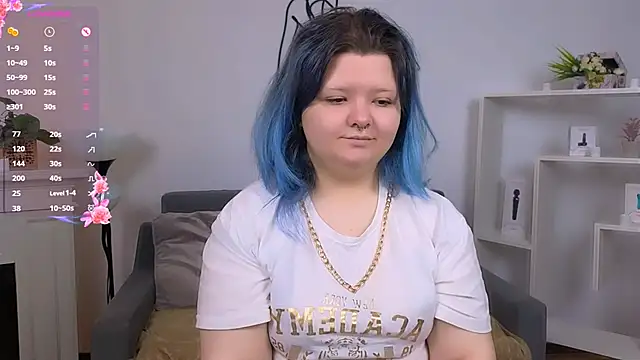 Snapshot of Lunaar_ chatting on 05.06.26 Lunaar online show from 05.06.26