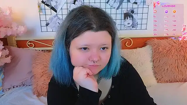 Snapshot of Lunaar_ chatting on 05.17.26 Lunaar online show from 05.17.26