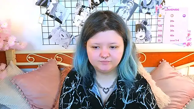 Snapshot of Lunaar_ chatting on 05.19.26 Lunaar online show from 05.19.26
