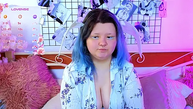 Snapshot of Lunaar_ chatting on 05.25.26 Lunaar online show from 05.25.26