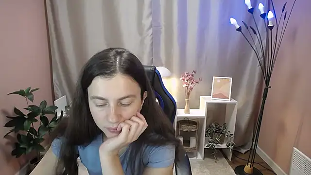Snapshot of MistyBree chatting on 06.11.26 MistyBree online show from 06.11.26