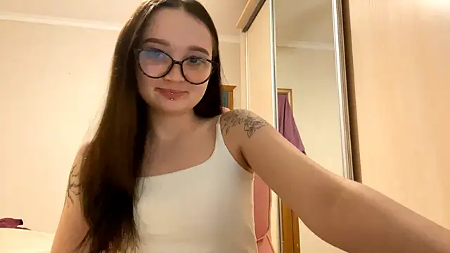 Snapshot of TrulaPhay chatting on 03.03.26 TrulaPhay online show from 03.03.26