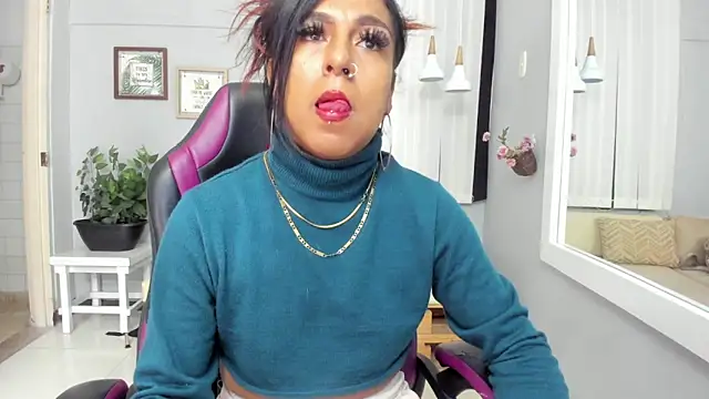 Snapshot of Nahomy_Collins_ chatting on 05.12.26 Nahomy Collins online show from 05.12.26