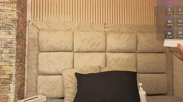 amarahanks11 online show from 04.14.26