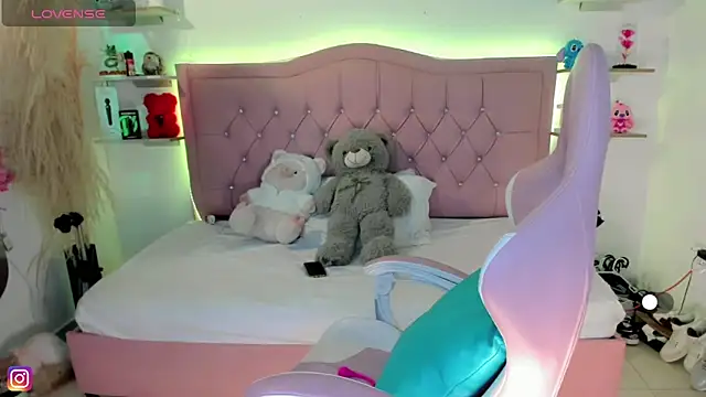 Zoe Luxxe  online show from 03.19.26