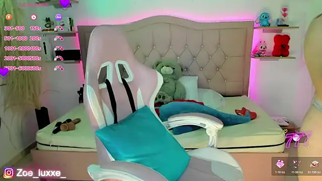 Zoe Luxxe  online show from 05.23.26